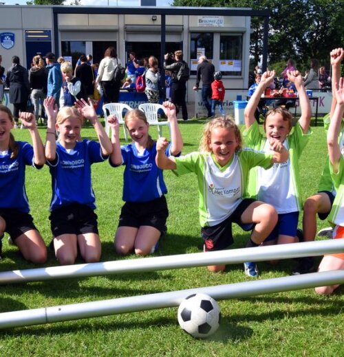 Korfbal kinderteam van Het Kompas Steenwijk pakt winst bij schoolkorfbaltoernooi