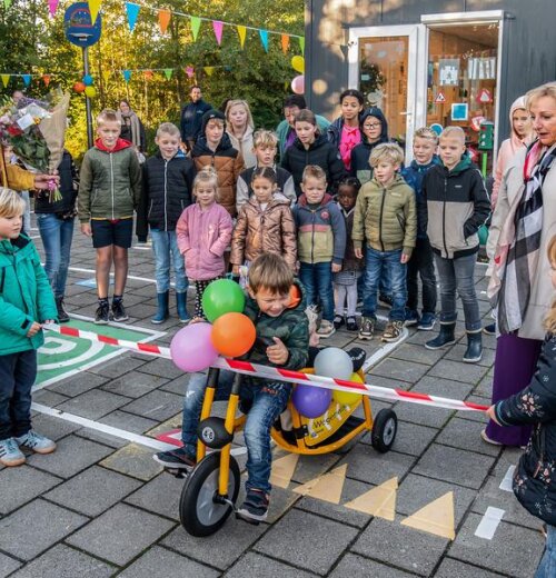 Kindcentrum Eben Haëzer in Ossenzijl wint verkeersplein